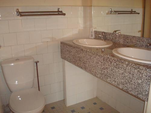 Hotel Syracuse ชาลง-ซูร์-ซอน ภายนอก รูปภาพ